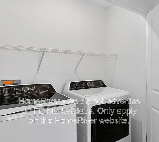 228 Clement Loop — Photo 3