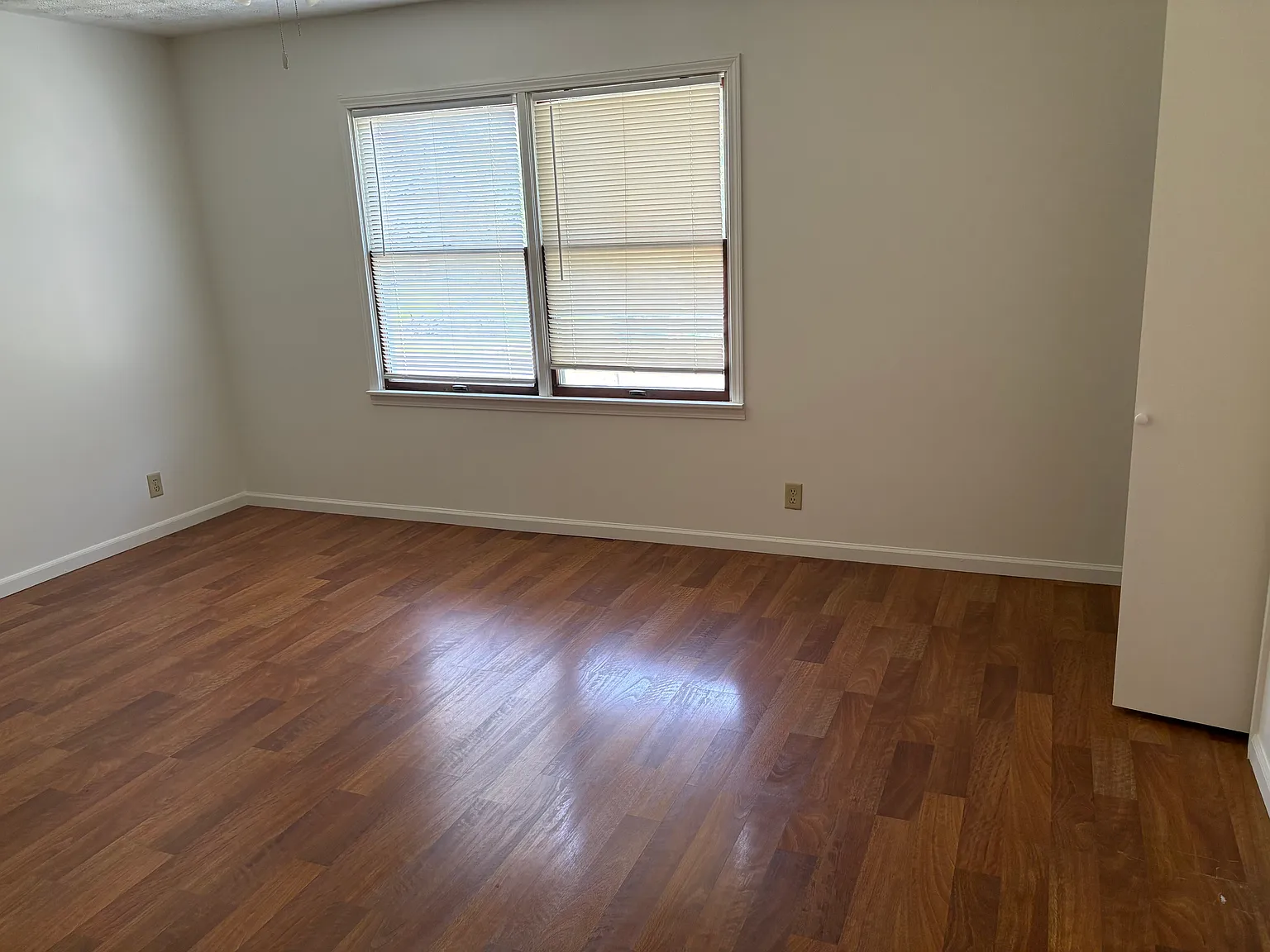 2 bed, 1.5 bath, 1025 sqft, $1,350 — Photo 4