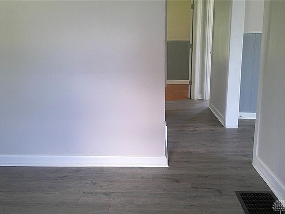 5th image of 2020 Carolina St