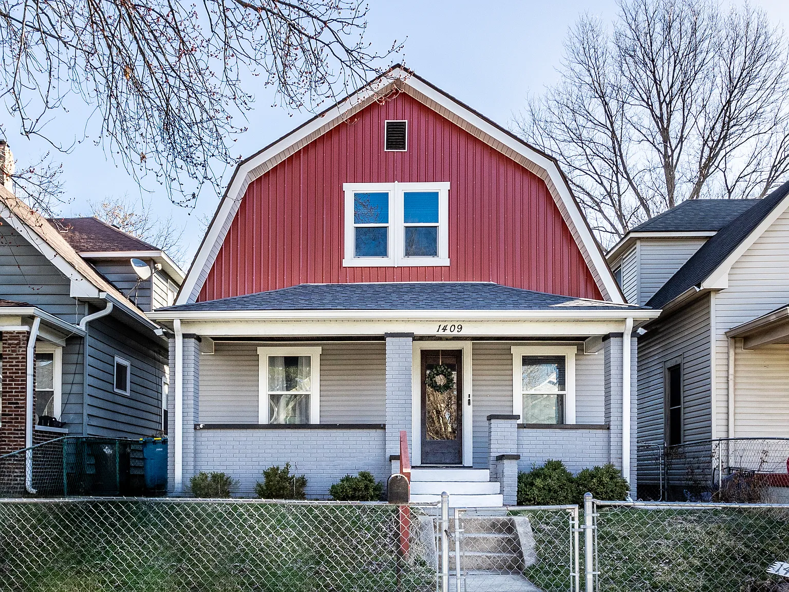 1409 Leonard St photo 1