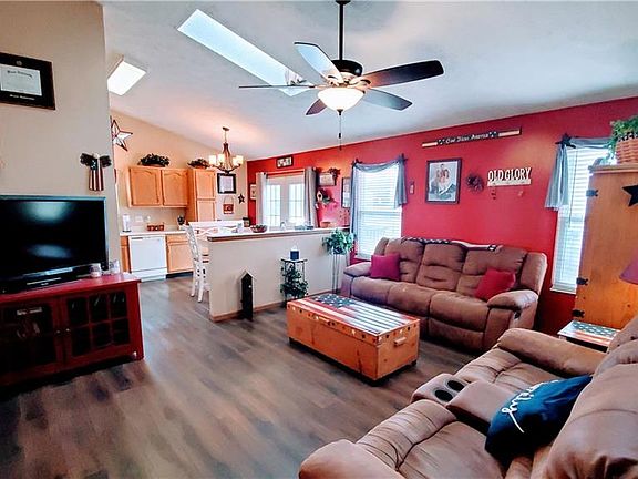 4th image of 881 Greengate Dr