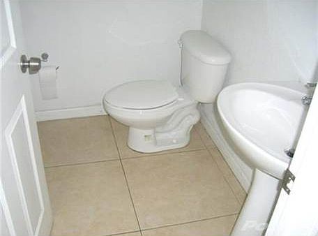 4th image of 11547 NW 44th St #4