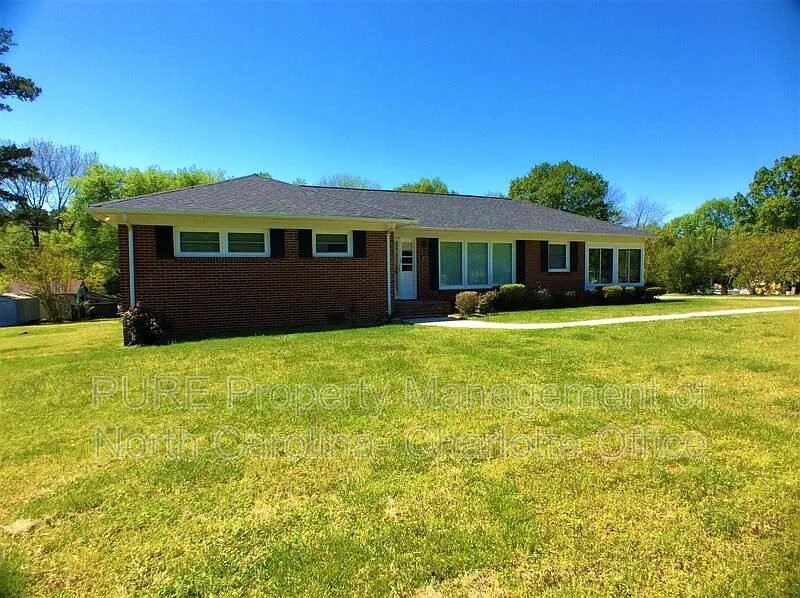 3 bed, 2.0 bath, 1481 sqft, $1,725 — Photo 2