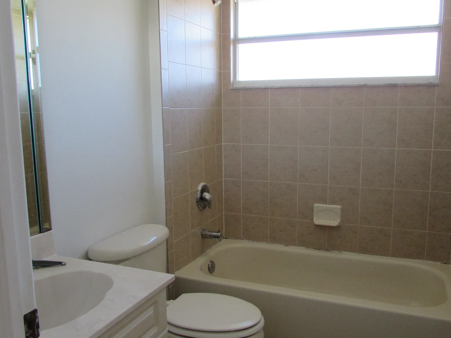 3 bed, 1785 sqft, $2,500 — Photo 3