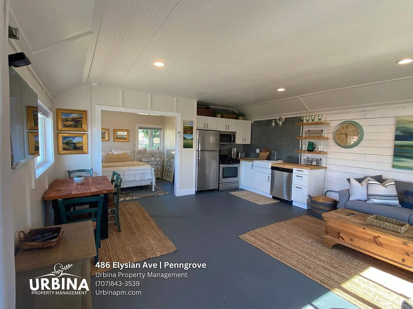 Charming Country Cottage with Private Yard and Utilities Included — Photo 4