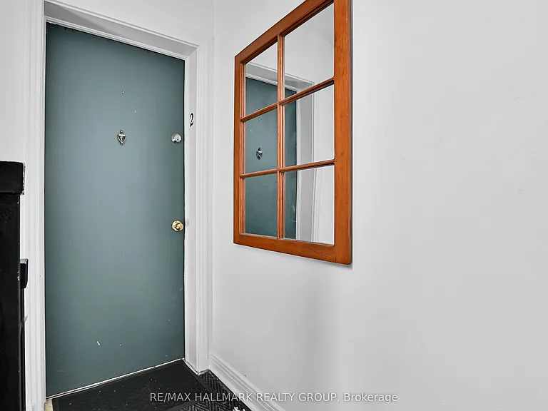 55 Ivy Cres #2 — Photo 3