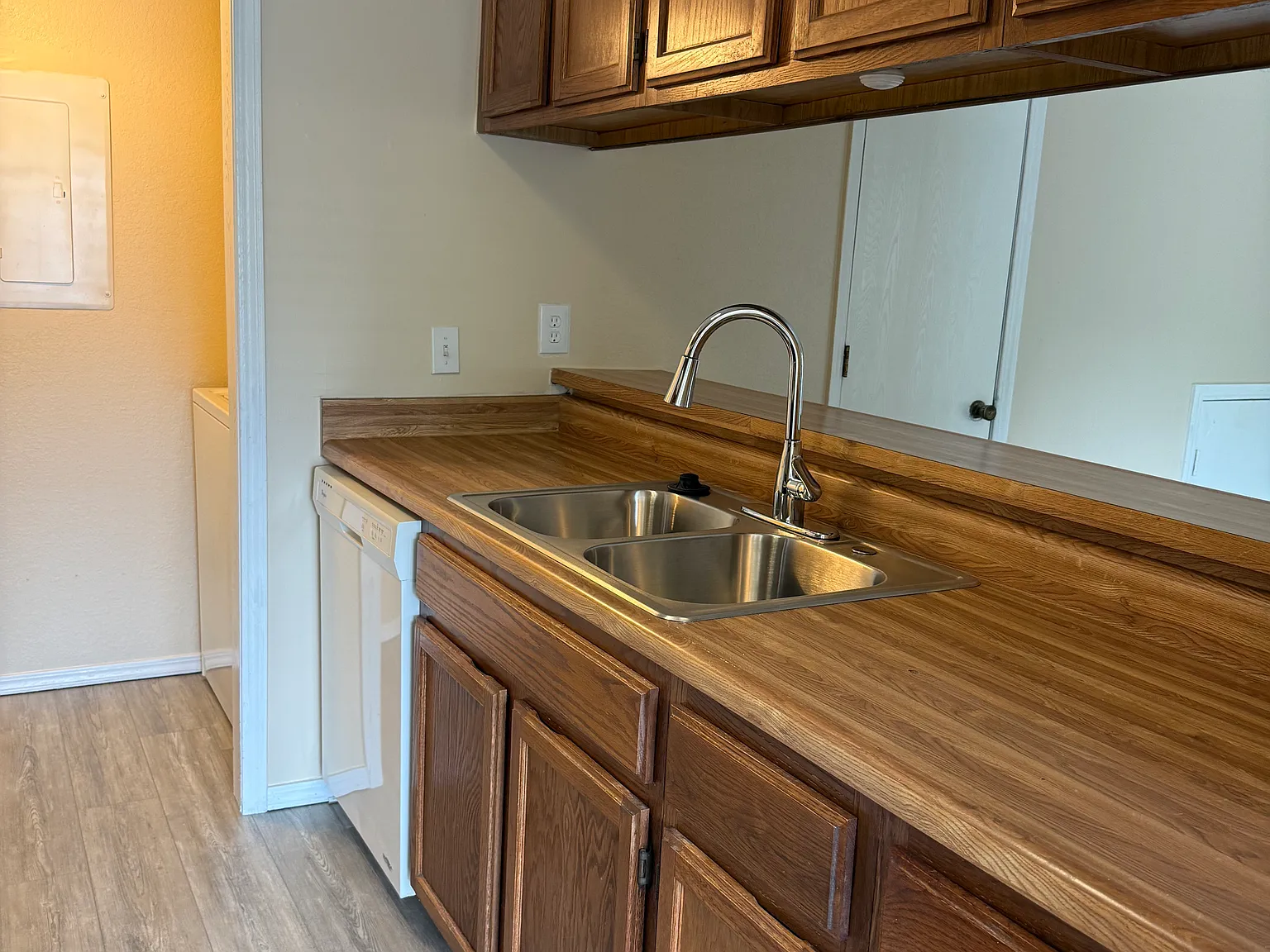 2 bed, 1.5 bath, 856 sqft, $1,000 — Photo 4