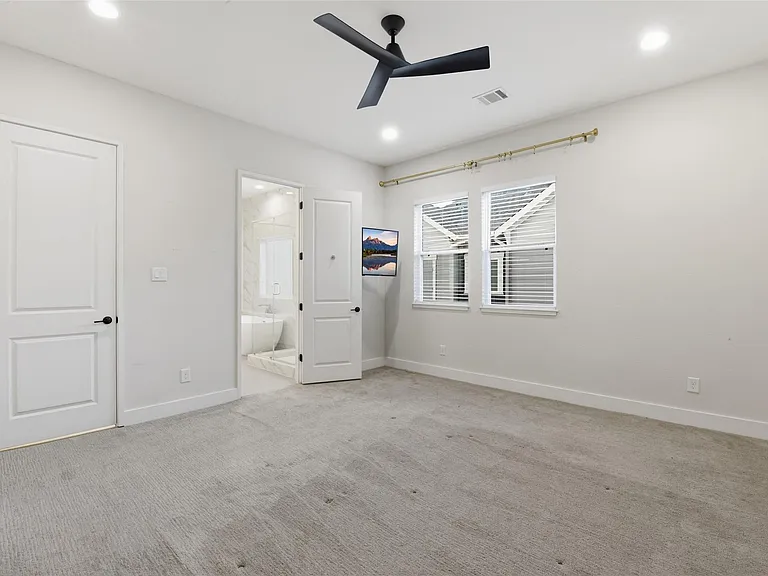 2204 Lou Ellen Ln — Photo 28