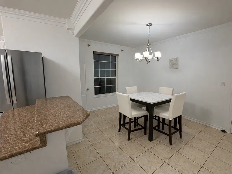 1605 Trinity St — Photo 18