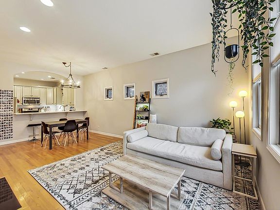 4th image of 4212 N Ashland Ave APT 1N