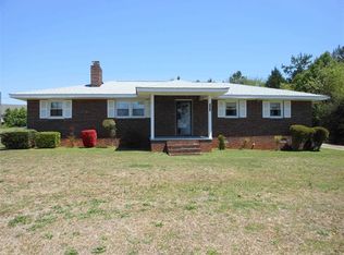 135 Martin Ln, Wellford, SC 29385