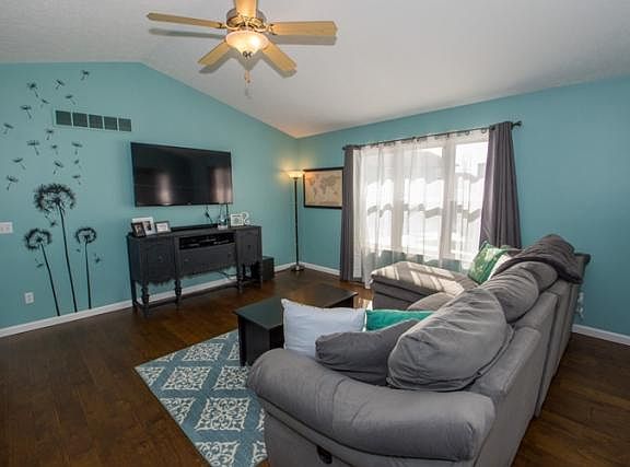 5th image of 53891 Marshall Dr E