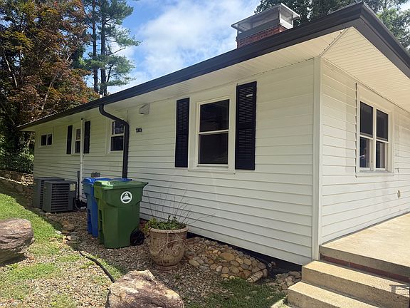 Lots of windows & natural light!