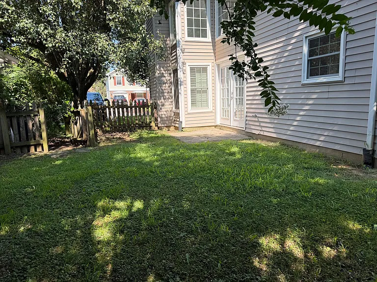 106 Meridian Ct — Photo 37