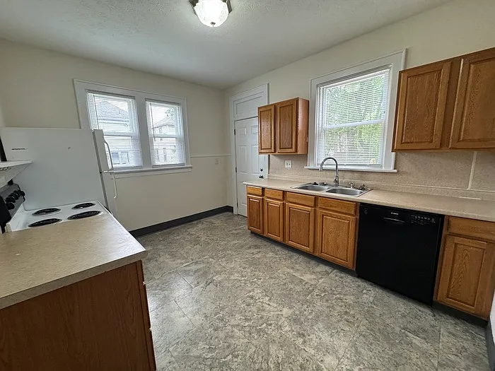 2462 Indiana Ave #2464 — Photo 9