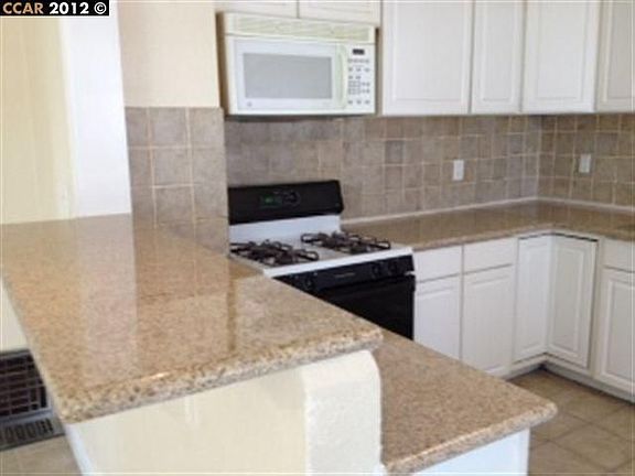 3rd image of 949 Douglas Dr