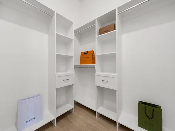 373 New York Avenue image 17 of 28