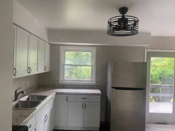 638 E Columbine Dr, Beloit, WI 53511