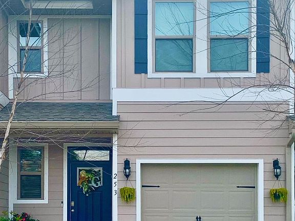 2nd image of 253 S East St