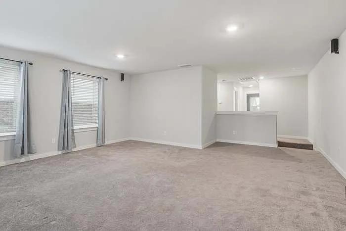 3 bed, 1966 sqft, $2,500 — Photo 2
