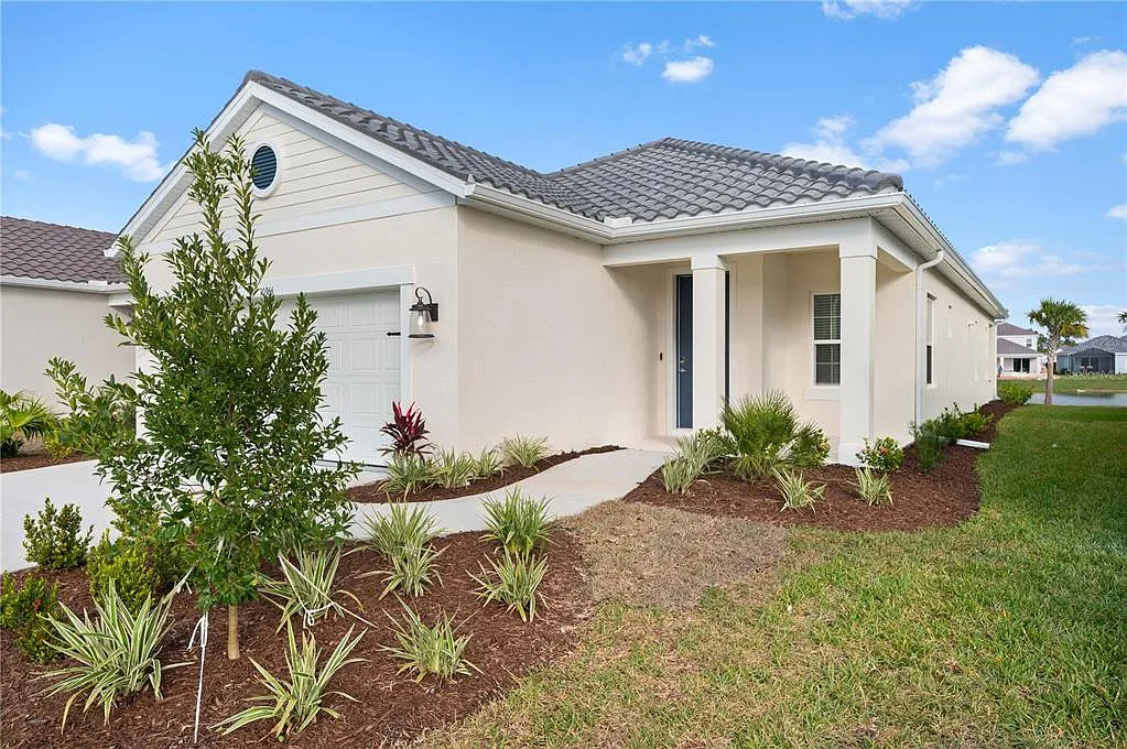 3 bed, 2.0 bath, 1861 sqft, $3,950 — Photo 1