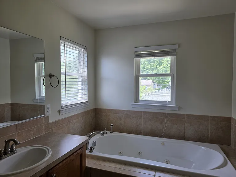 2103 Enterprise Dr — Photo 35