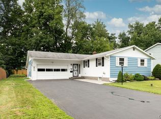 121 Riverdale Rd, Liverpool, NY 13090