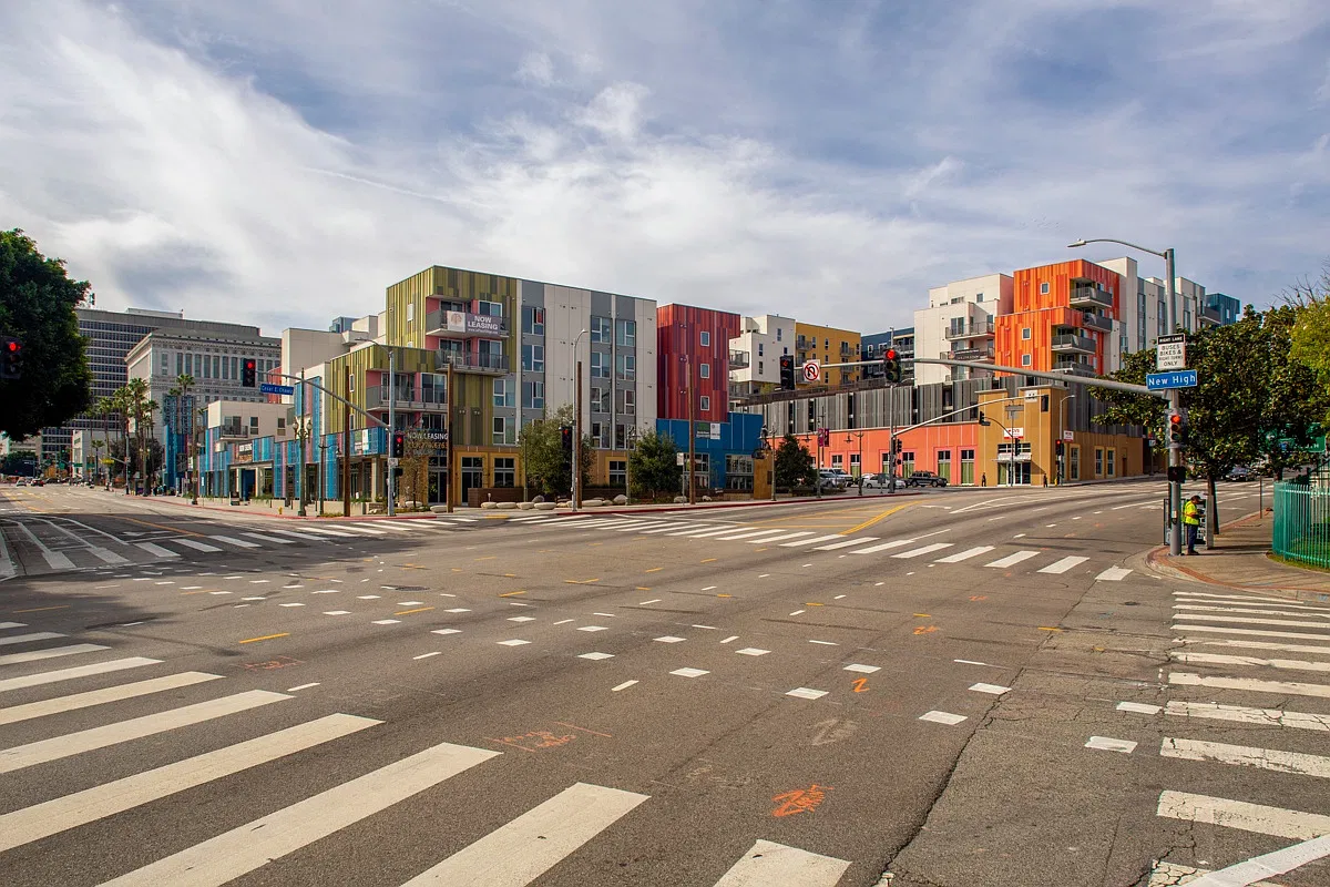 La Plaza Village Apartments — Photo 1