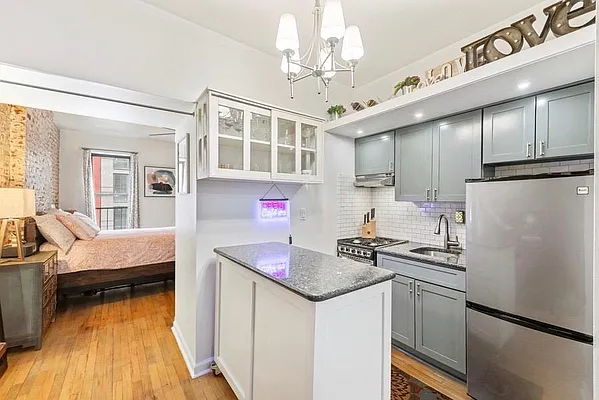 Sold by Maz Group NY | media 2