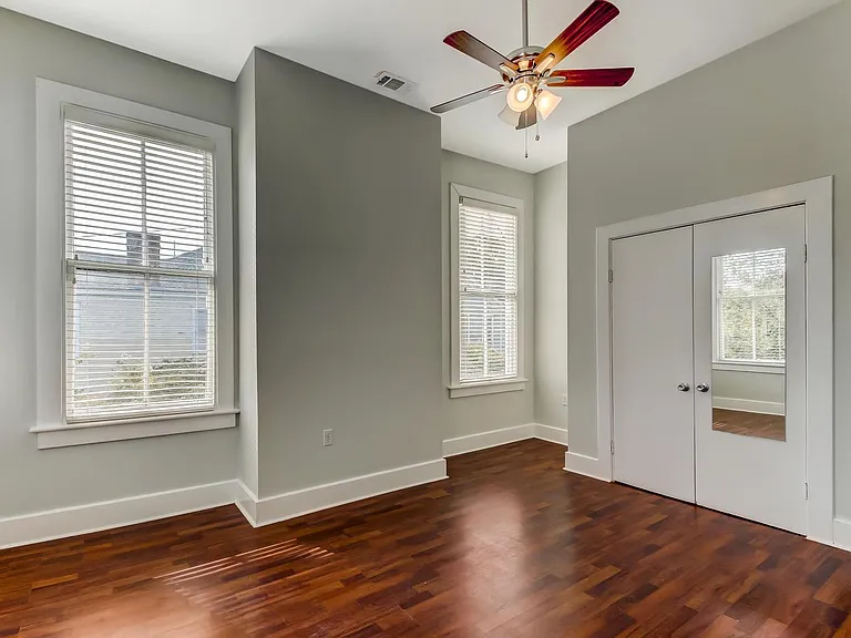 423 E Duffy St — Photo 14