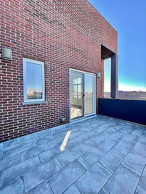 5th image of 671 Henry St #4