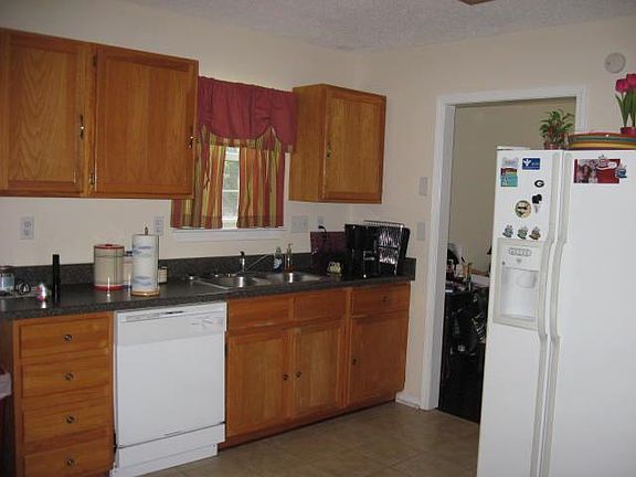 5th image of 64 Charterhouse Ave