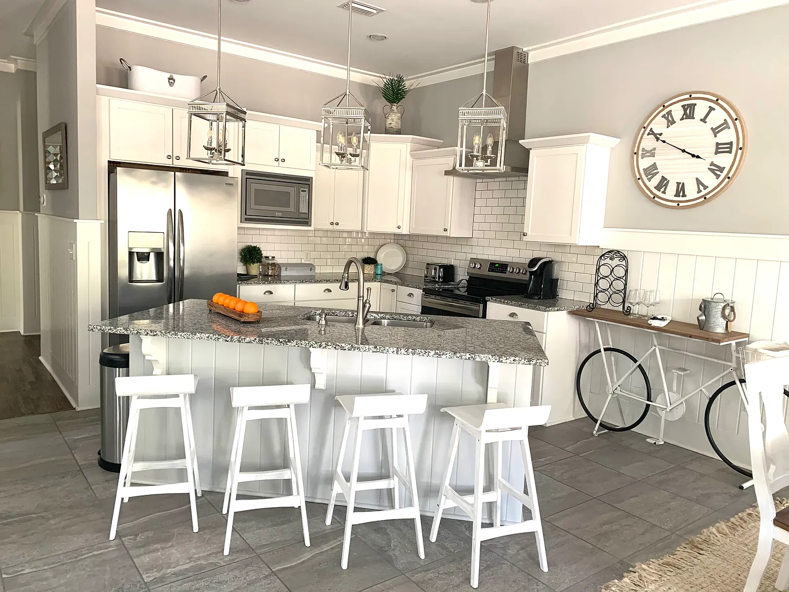 5 bed, 2328 sqft, $4,450 — Photo 3