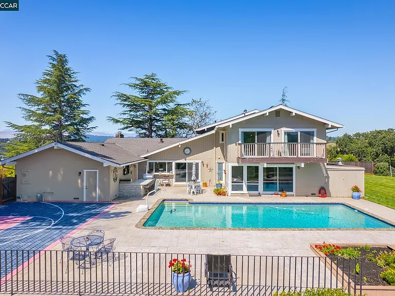 1933 Joseph Dr — Photo 8