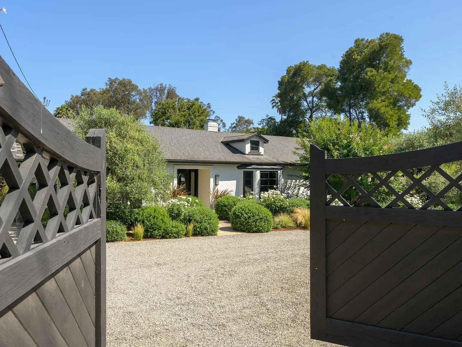 3 bed, 3.5 bath, 3000 sqft, $27,500 — Photo 3