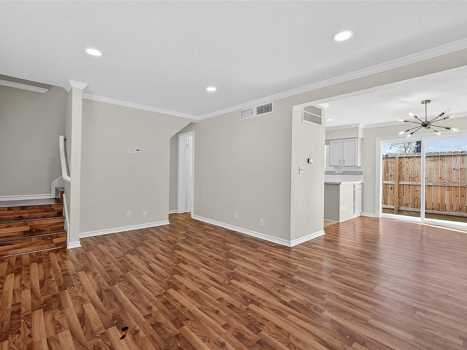 2 bed, 1.5 bath, 1068 sqft, $1,600 — Photo 3