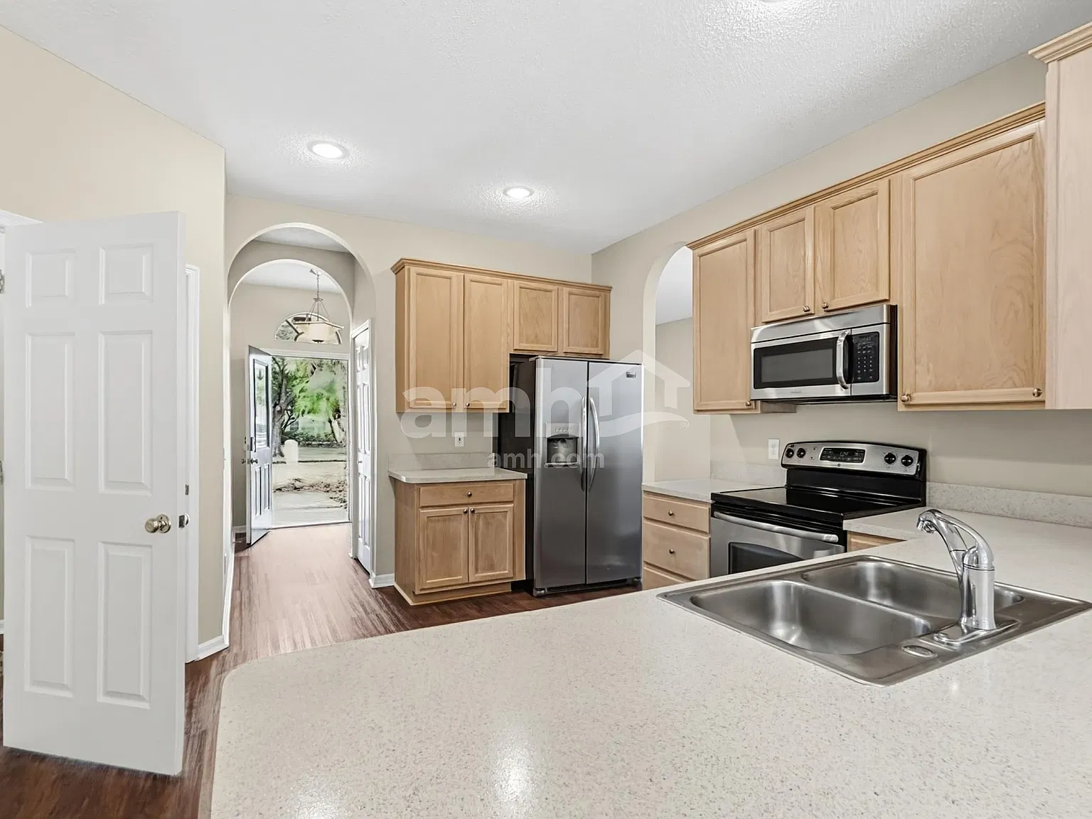 4 bed, 2.0 bath, 1828 sqft, $2,830 — Photo 3