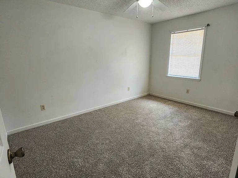1102 Tomahawk Trl — Photo 10