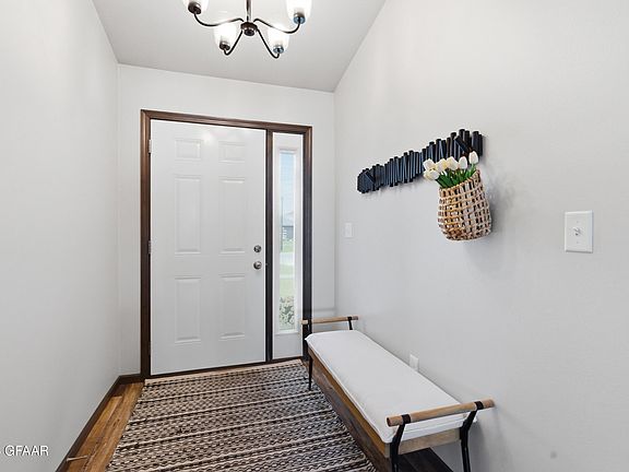 3rd image of 1023 58th Ave S