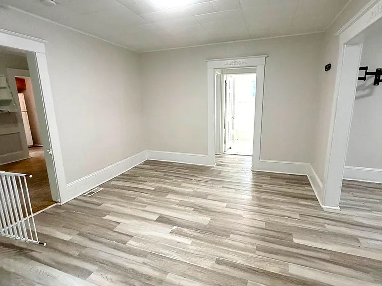 409 Dover Rd — Photo 2
