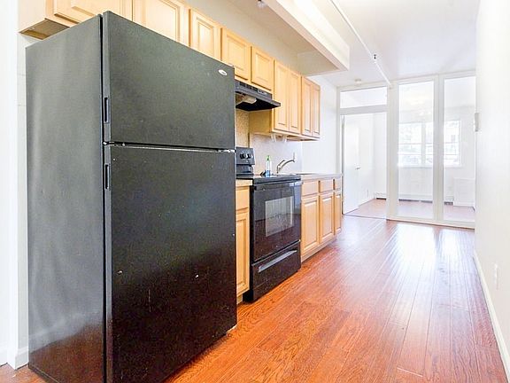 4th image of 1352 De Kalb Ave #4