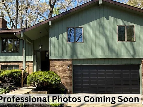 1882 Brookwood Ln, Temperance, MI 48182