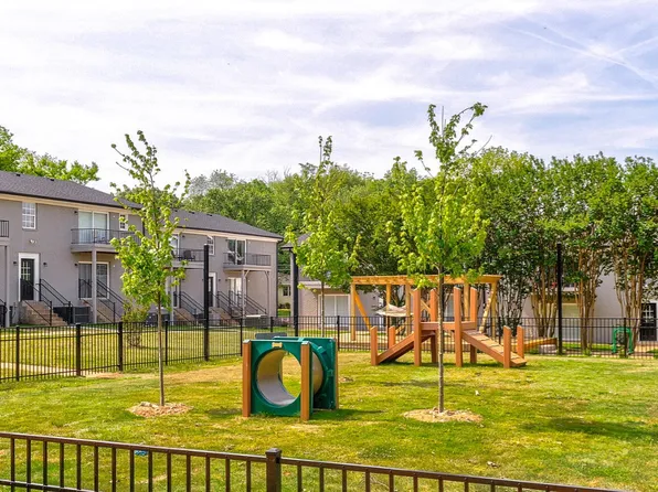 Midtown Square, 2917 Williamsburg Ln, Chattanooga, TN 37415