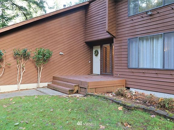 2nd image of 4040 Green Cove St NW