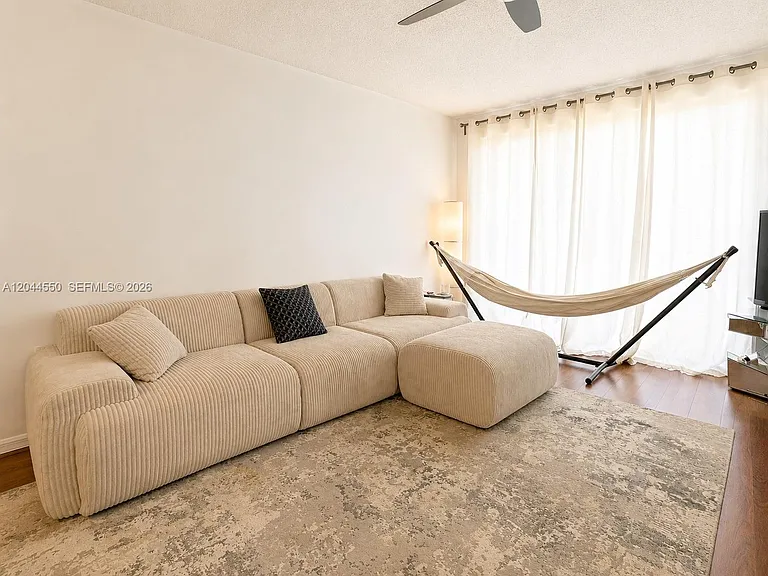 2027 SE 10th Ave #715 — Photo 5
