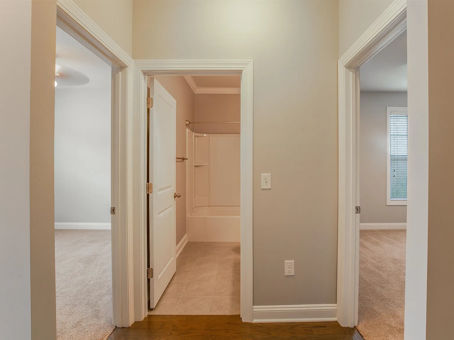 4 bed, 1856 sqft, $2,600 — Photo 4
