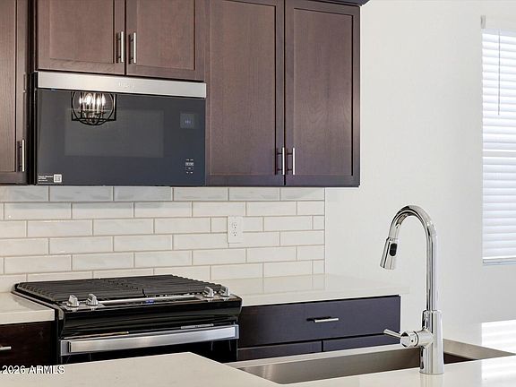 4th image of 3648 N CAMDEN Drive