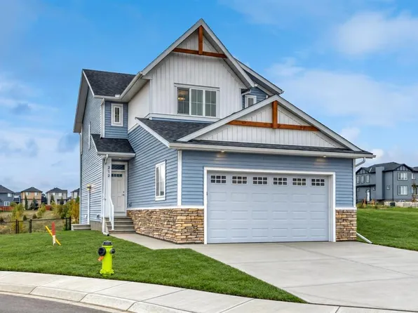 212 E Edgefield Bay, Strathmore, AB T1P 2K4