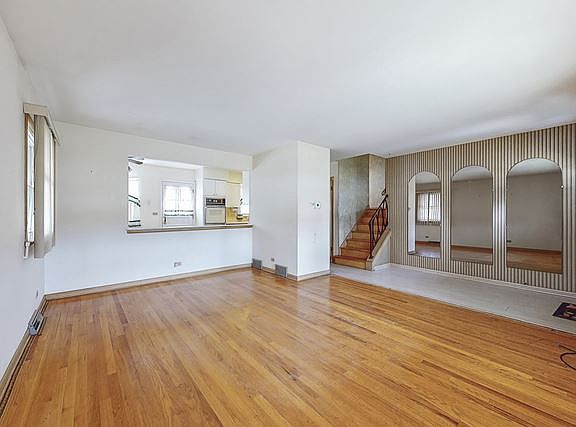 5th image of 389 Elk Blvd
