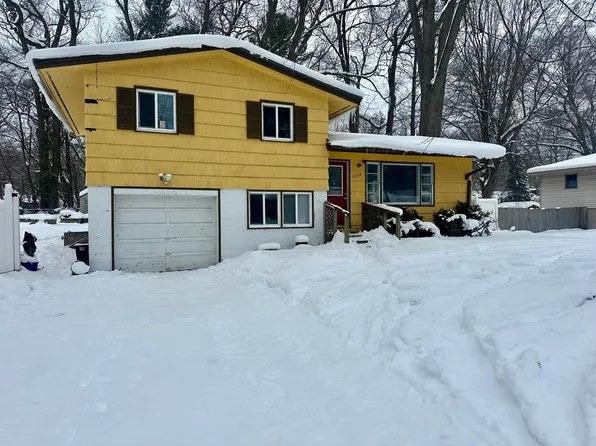 1055 Horton Rd, Muskegon, MI 49445